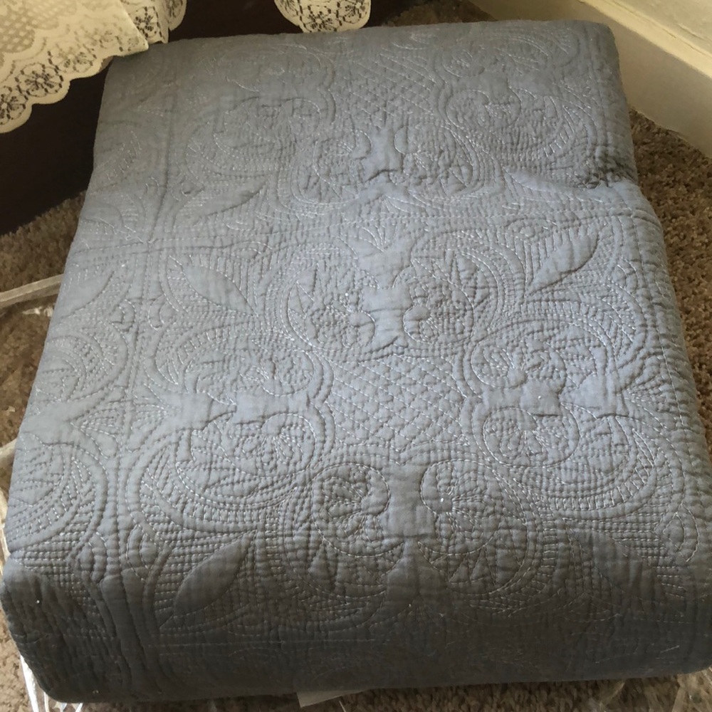 Queen quilt new never used Country Store